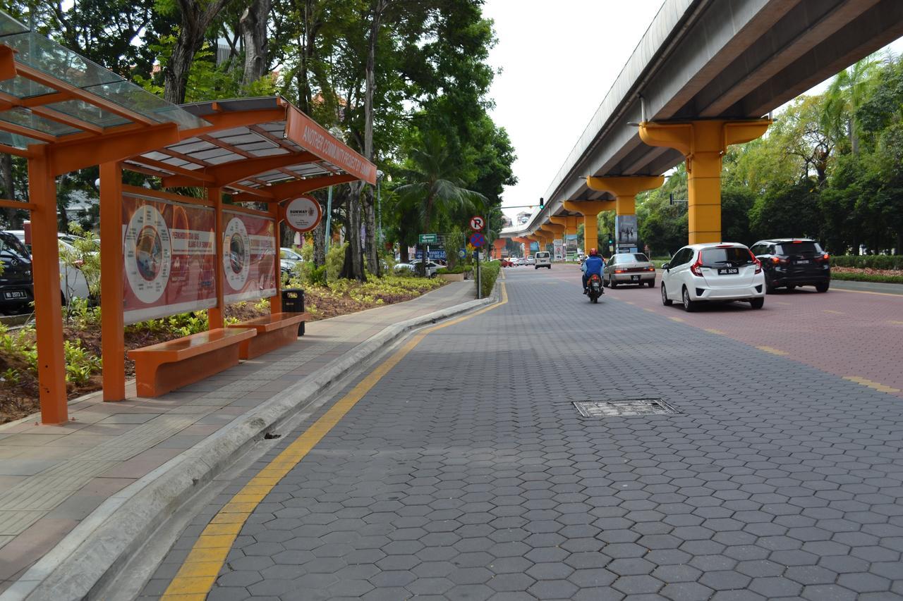 Artisan Eco Hotel Petaling Jaya Exterior photo